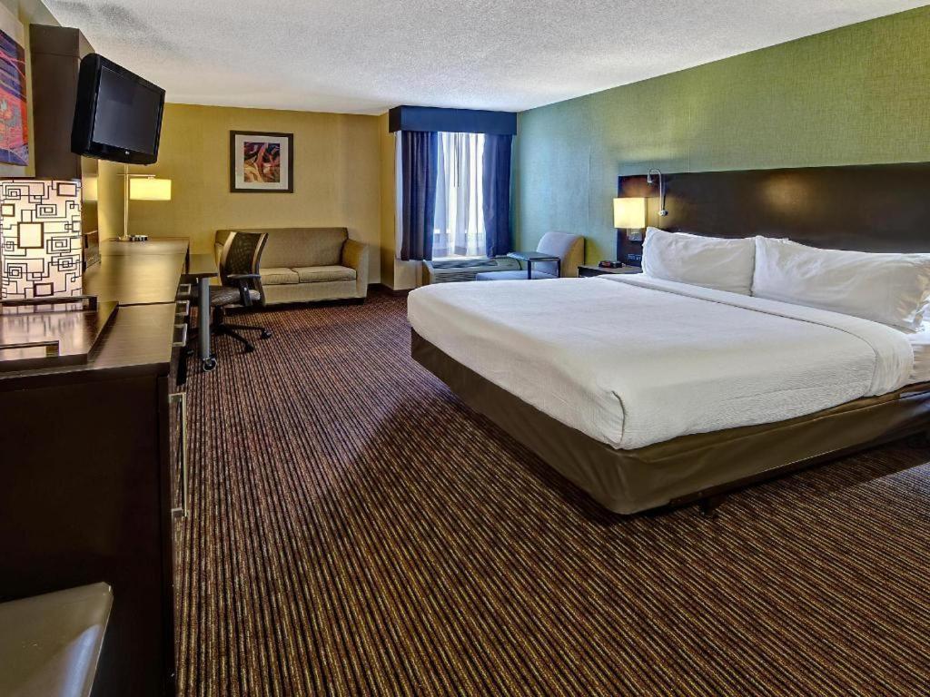 Clarion Hotel & Suites Conference Center Memphis Airport Экстерьер фото