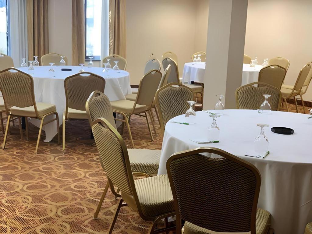 Clarion Hotel & Suites Conference Center Memphis Airport Экстерьер фото