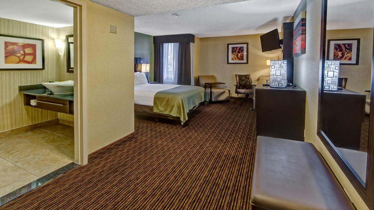 Clarion Hotel & Suites Conference Center Memphis Airport Экстерьер фото